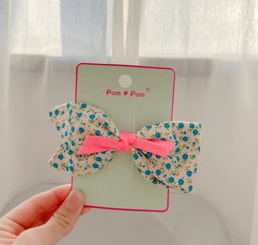 Pom pom ribbon hairpin